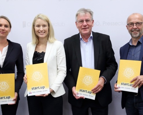 Stefanie Jörgl, Buch.Zeit, LRin Mag.a Christine Haberlander, Landesschulratspräsident Hofrat Fritz Enzenhofer, Landesschulinspektor HR Franz Payrhuber