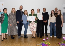 Gruppenfoto mit Christine Haberlander und den Preisträgern des oberösterreichischen Gesundheitsförderungspreises